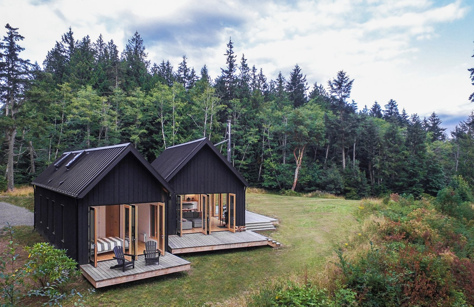 the-main-living-spaces-were-divided-into-two-distinct-volumes-slightly-offset-to-maximize-the-stunningand-remarkably-differentviews-from-the-property-a-common-entry-rejoins-the-two-structures